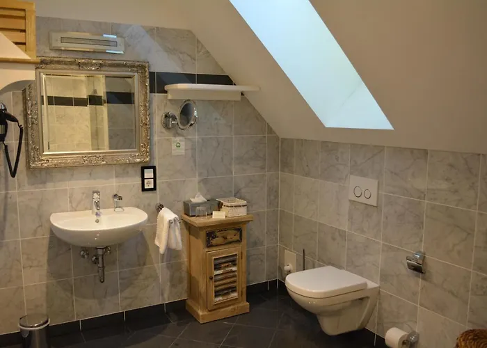 Kronacher Stadthotels فندق كروناخ